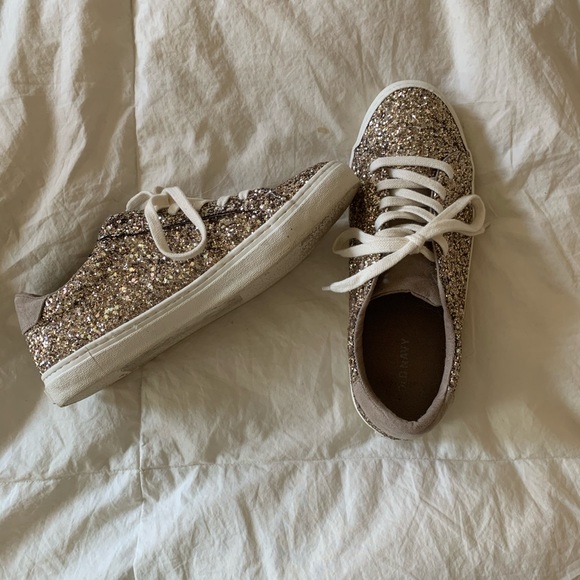 Old Navy Glitter Sneakers women’s size 6 - Picture 2 of 4